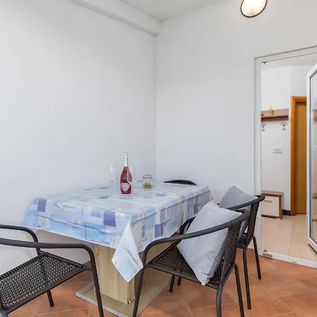 Anemona And Solea Daire