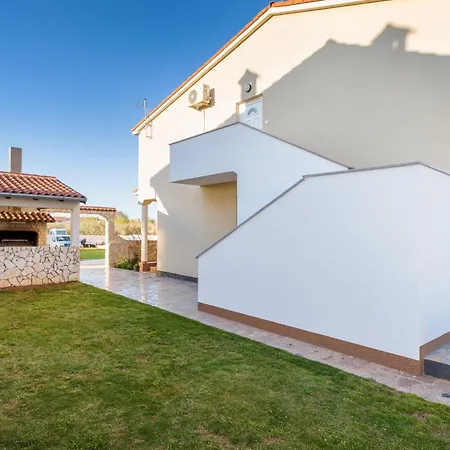 Anemona And Solea Daire