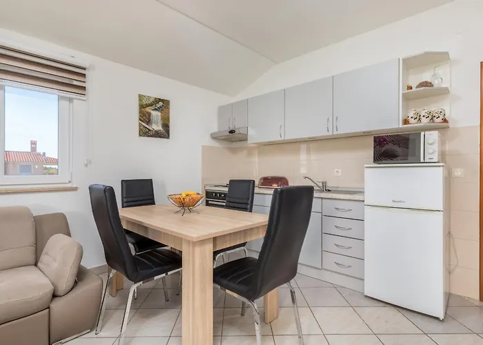 Anemona And Solea Daire *