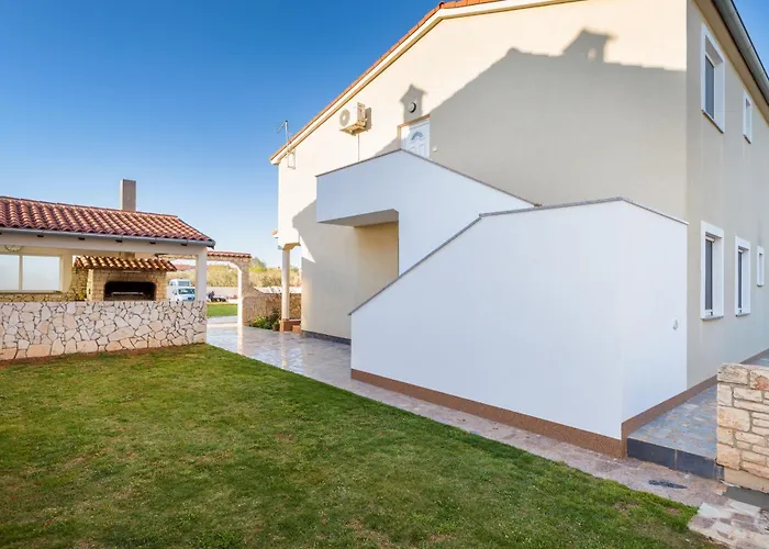 Anemona And Solea Daire