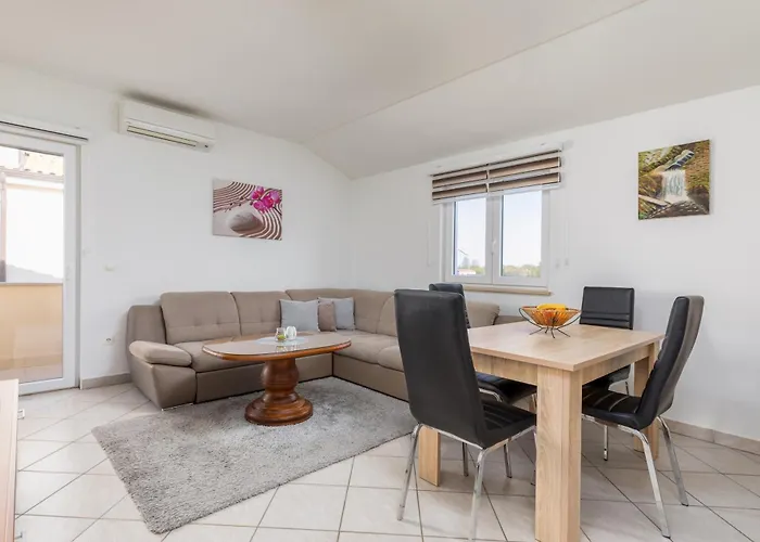 Anemona And Solea Daire *